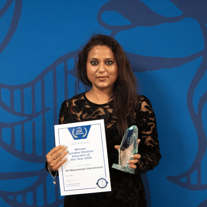 Dr Manonmani Manoharan holding a certificate and award for winning the educator of the year at the london division awards