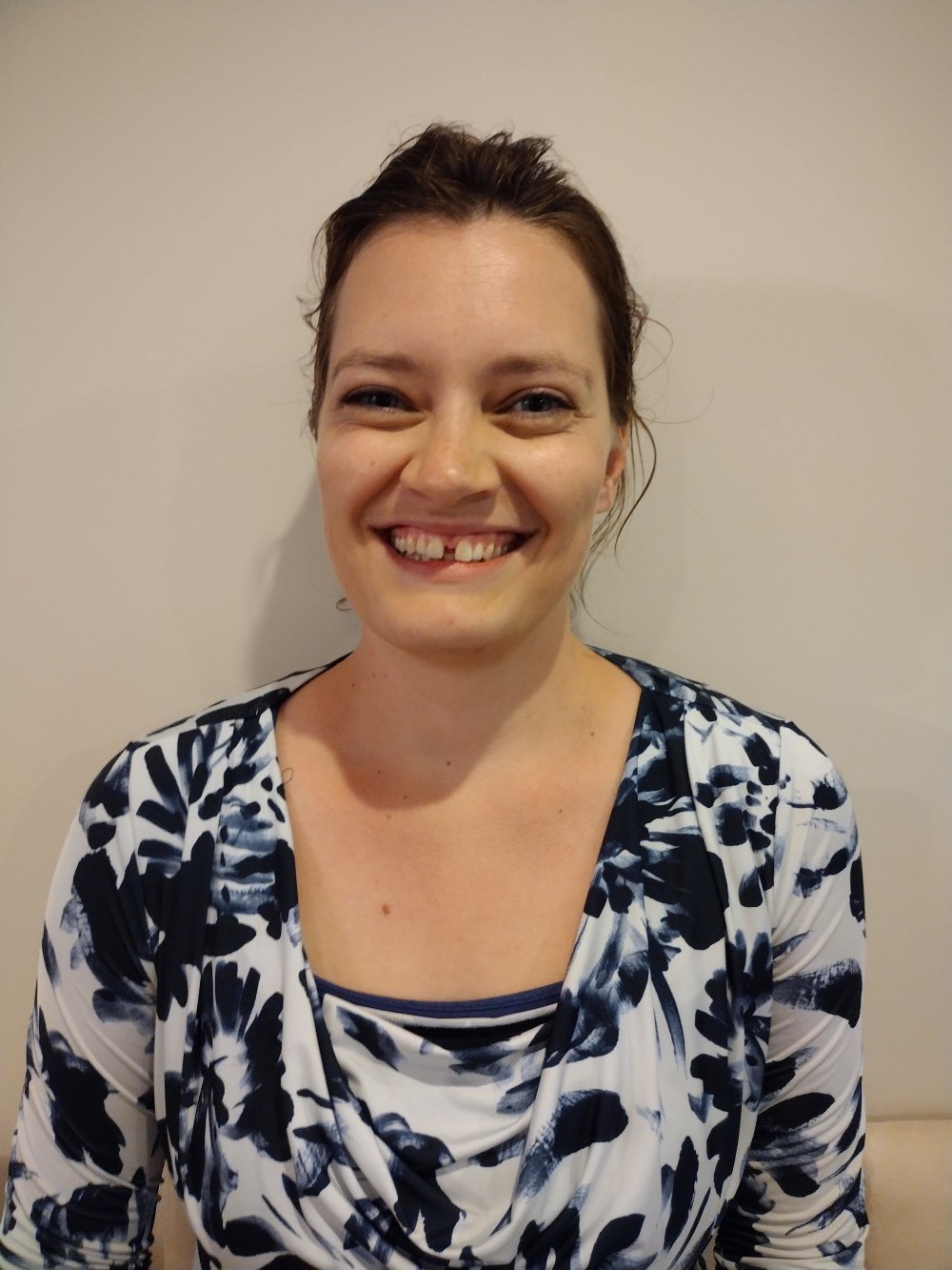 Dr Isabel Leach