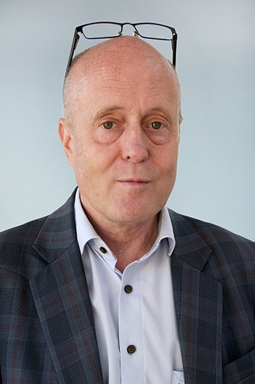 Dr Jonas Eberhard